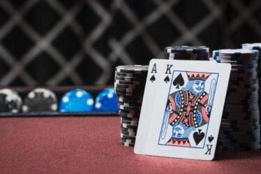 What is online card game?